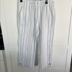 Elegant White Striped Women's Capris